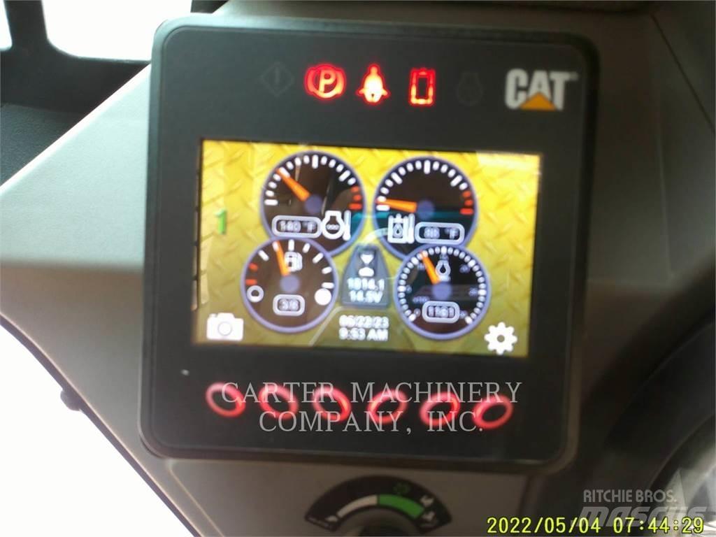 CAT 246D3 Krautuvai su šoniniu pasukimu