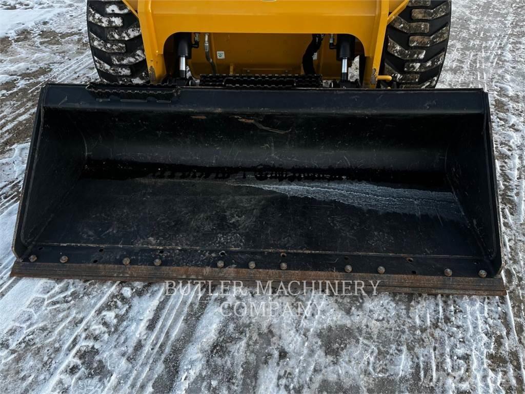 CAT 246D3 Krautuvai su šoniniu pasukimu