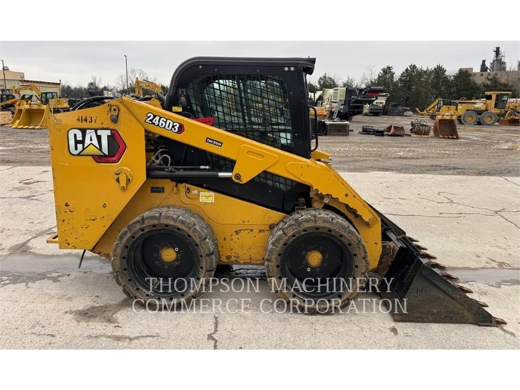 CAT 246D3 Krautuvai su šoniniu pasukimu