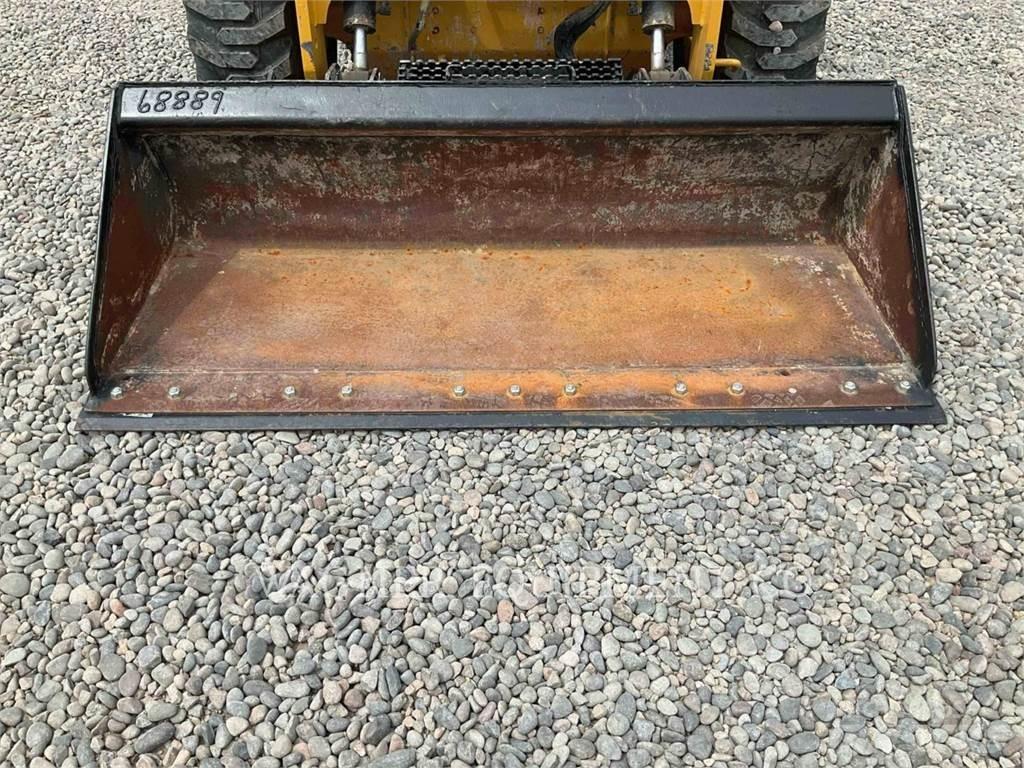 CAT 246D3 Krautuvai su šoniniu pasukimu