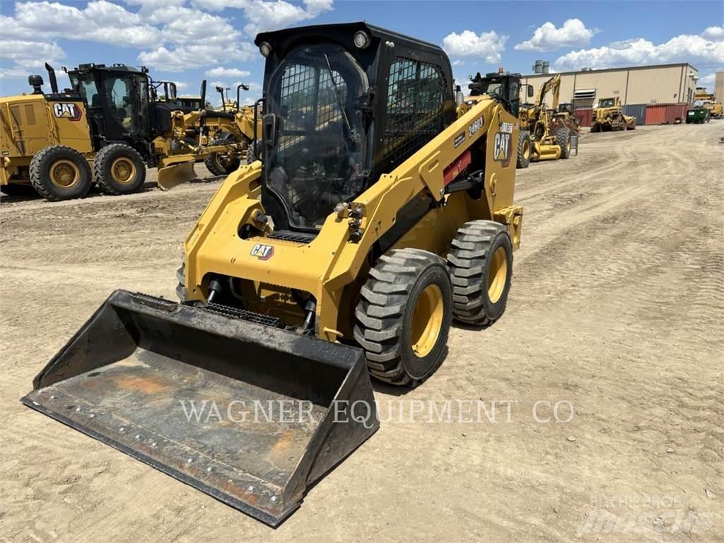CAT 246D3 Krautuvai su šoniniu pasukimu