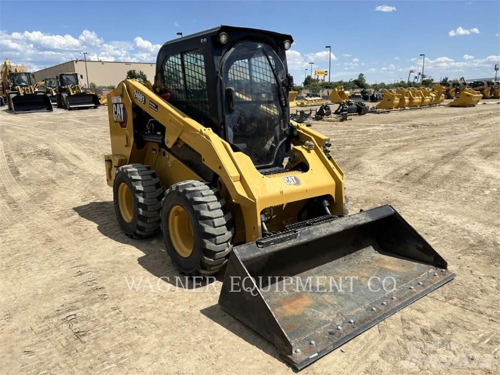 CAT 246D3 Krautuvai su šoniniu pasukimu