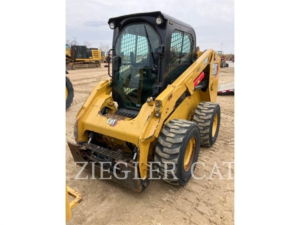 CAT 246D3 Krautuvai su šoniniu pasukimu