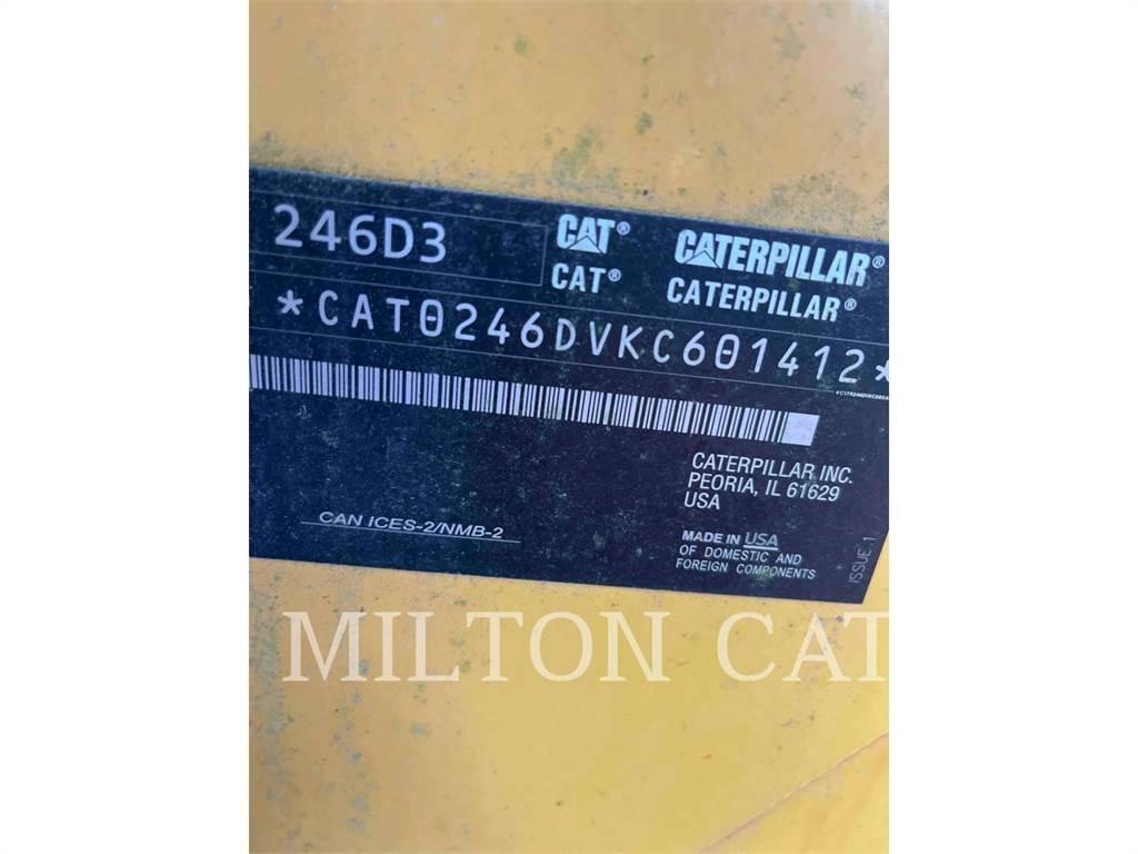 CAT 246D3 Krautuvai su šoniniu pasukimu