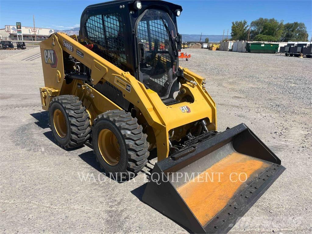 CAT 246D3 Krautuvai su šoniniu pasukimu