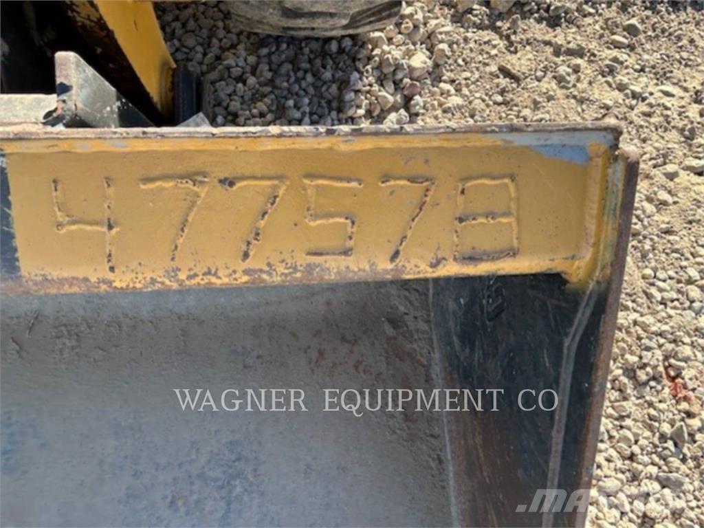 CAT 246D3 Krautuvai su šoniniu pasukimu