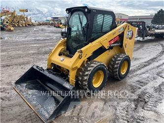 CAT 246D3 C3H2 Krautuvai su šoniniu pasukimu