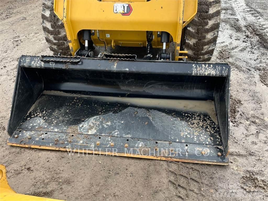 CAT 246D3 C3H2 Krautuvai su šoniniu pasukimu