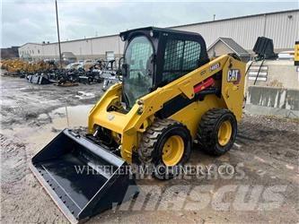 CAT 246D3 C3H2 Krautuvai su šoniniu pasukimu