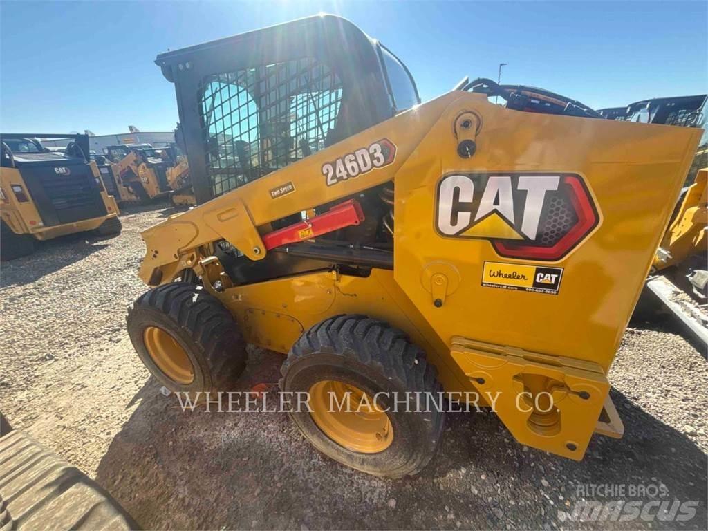 CAT 246D3 C3H2 Krautuvai su šoniniu pasukimu