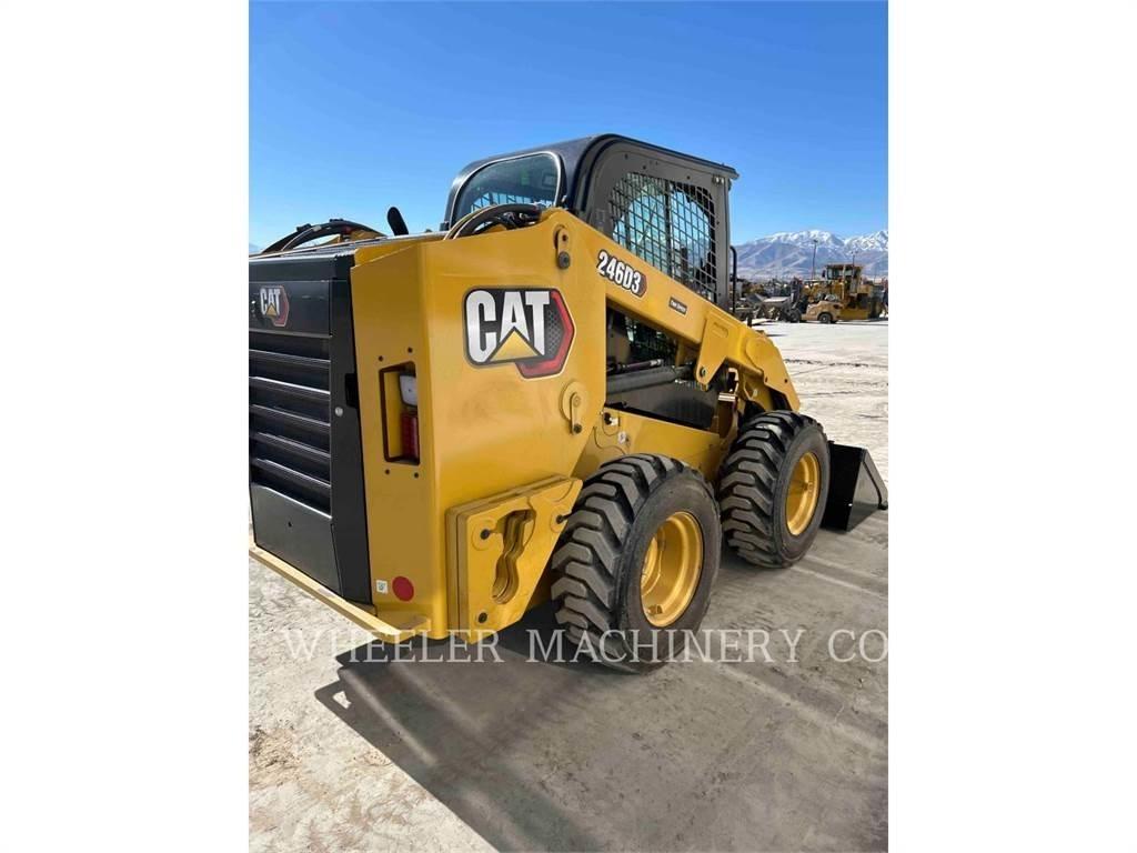 CAT 246D3 C3H2 Krautuvai su šoniniu pasukimu
