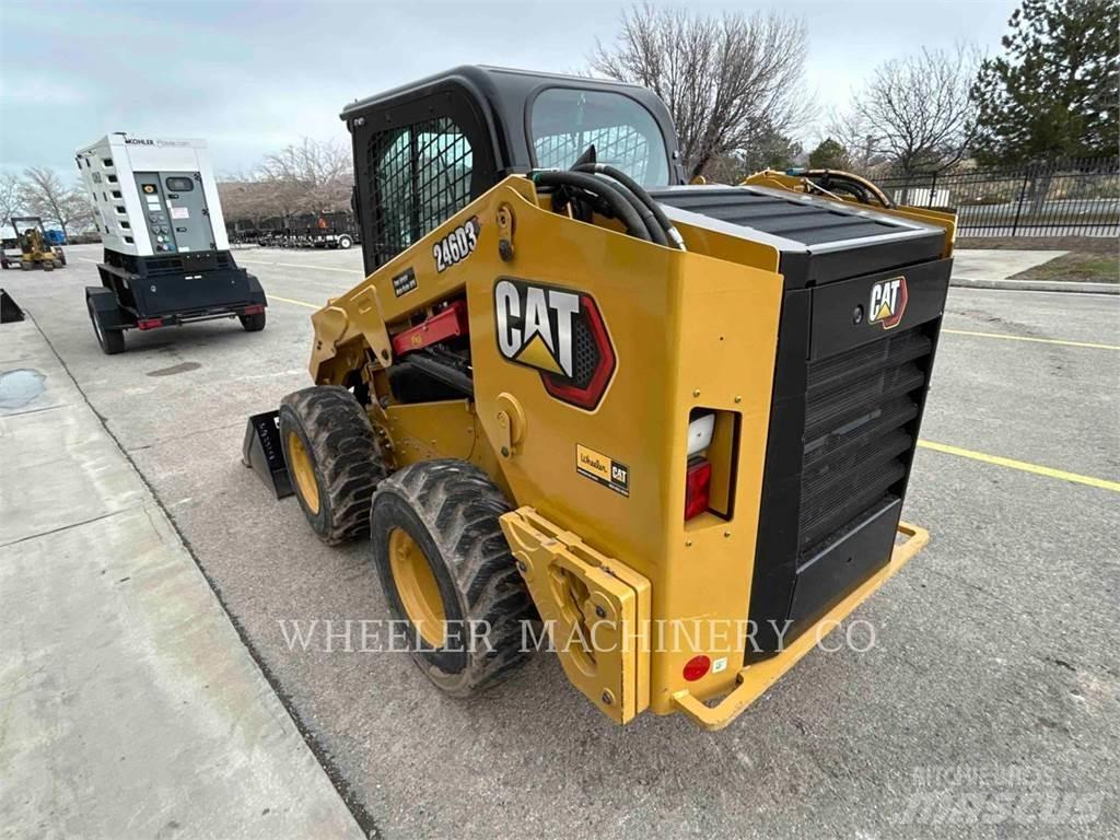 CAT 246D3 C3HF Krautuvai su šoniniu pasukimu