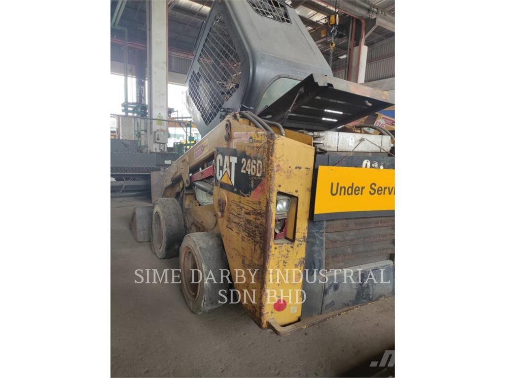 CAT 246DLRC Krautuvai su šoniniu pasukimu