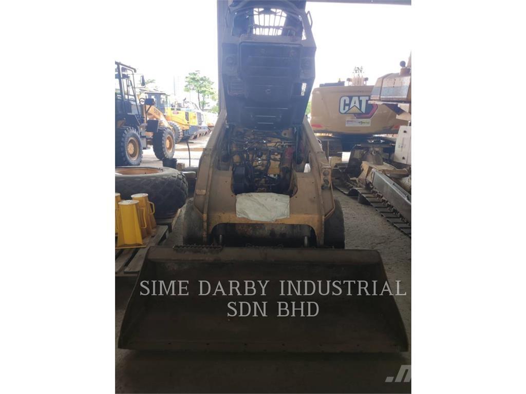 CAT 246DLRC Krautuvai su šoniniu pasukimu