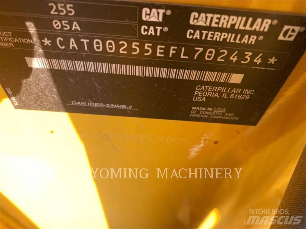 CAT 255 Krautuvai su šoniniu pasukimu