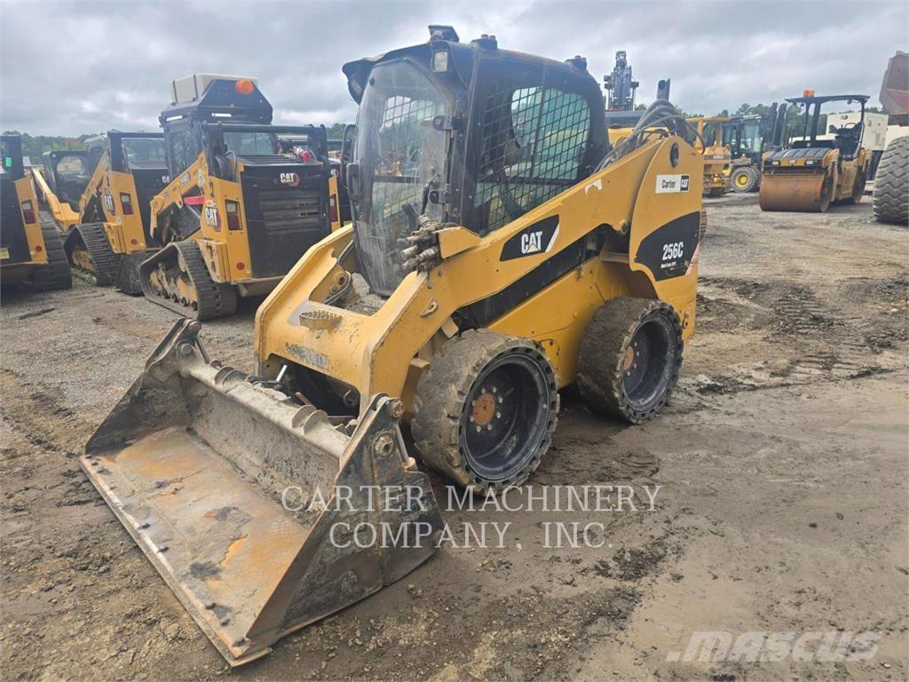CAT 256C Krautuvai su šoniniu pasukimu