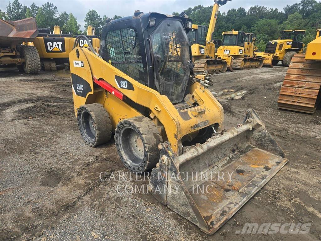 CAT 256C Krautuvai su šoniniu pasukimu