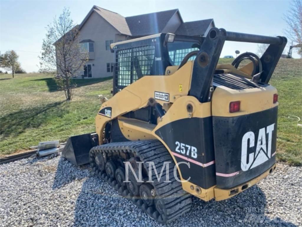 CAT 257B Krautuvai su šoniniu pasukimu