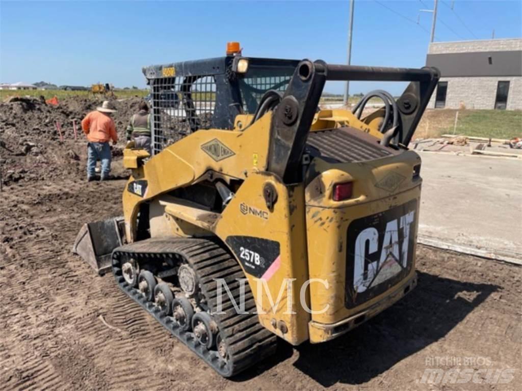 CAT 257B2 Krautuvai su šoniniu pasukimu