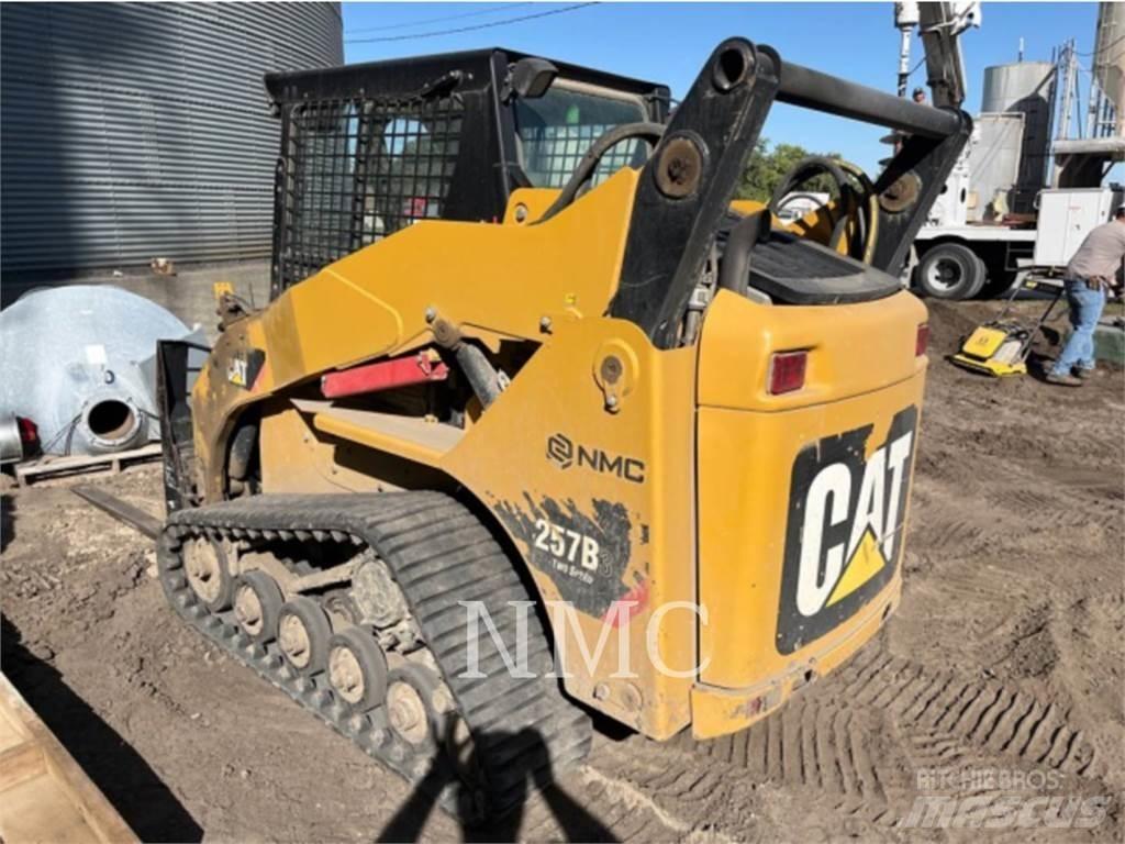 CAT 257B3 Krautuvai su šoniniu pasukimu