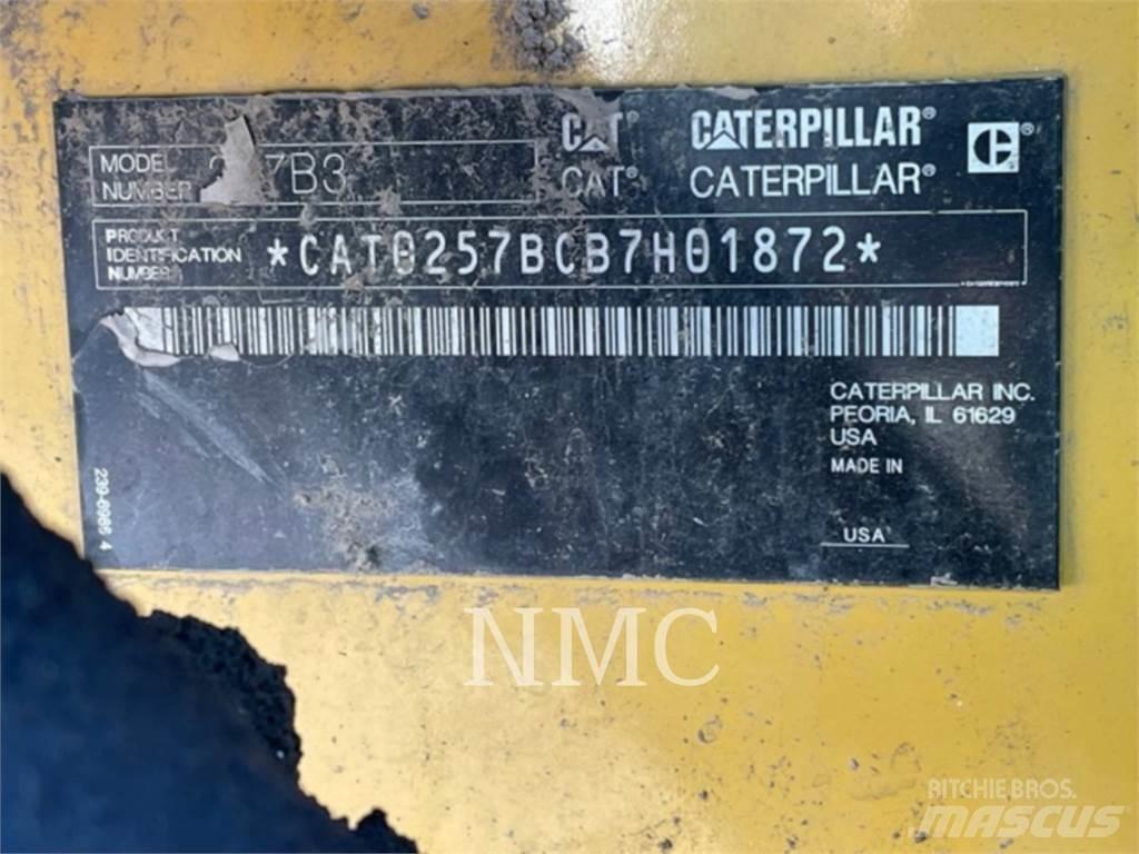 CAT 257B3 Krautuvai su šoniniu pasukimu