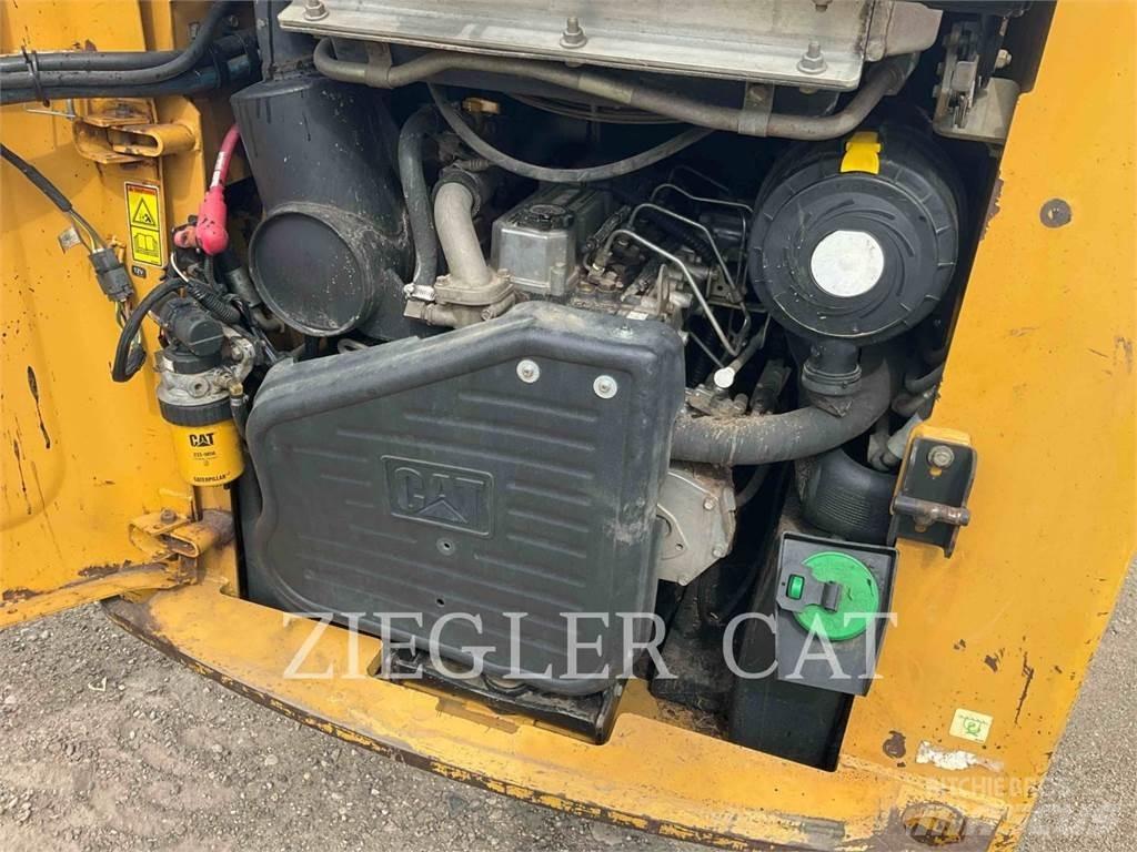 CAT 262C Krautuvai su šoniniu pasukimu