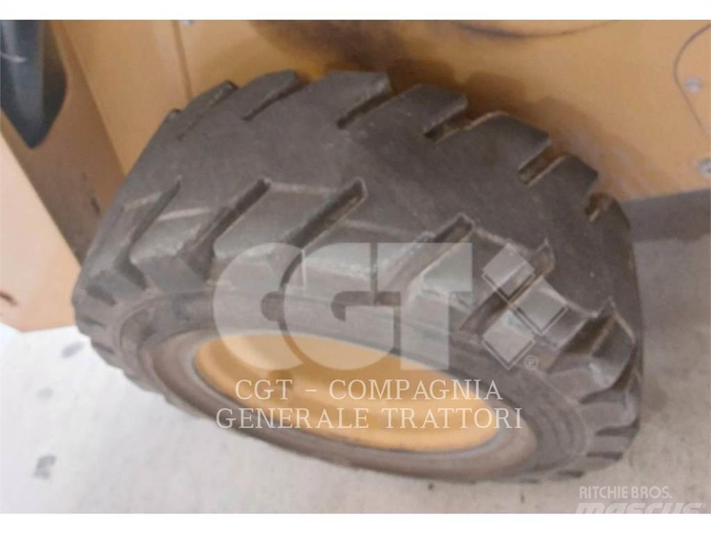 CAT 262D Krautuvai su šoniniu pasukimu