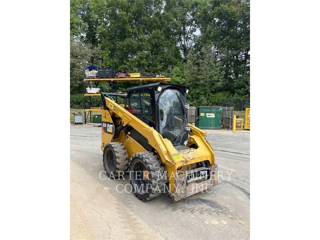 CAT 262D Krautuvai su šoniniu pasukimu