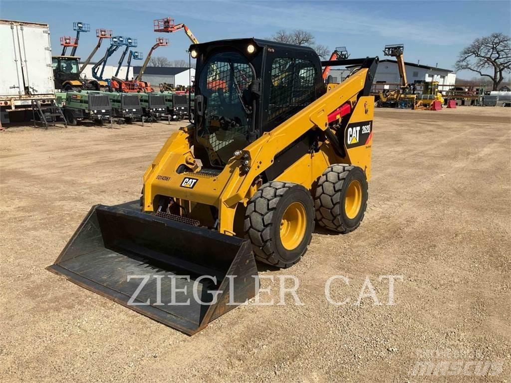CAT 262D Krautuvai su šoniniu pasukimu