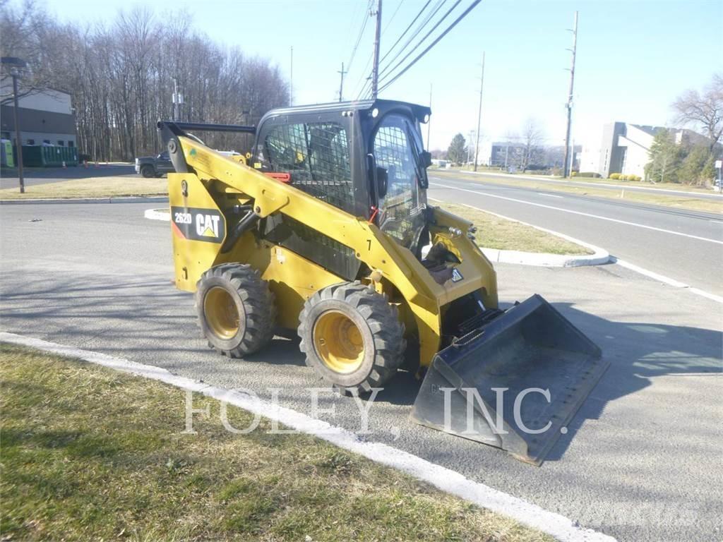 CAT 262D Krautuvai su šoniniu pasukimu