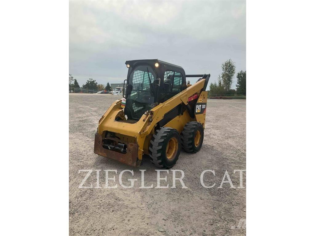 CAT 262D Krautuvai su šoniniu pasukimu