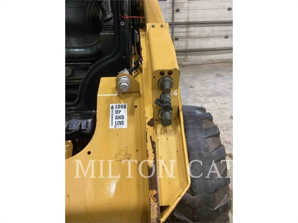 CAT 262D 3 Krautuvai su šoniniu pasukimu