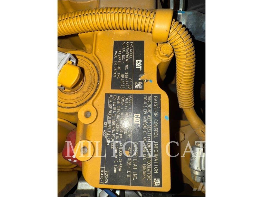 CAT 262D 3 Krautuvai su šoniniu pasukimu
