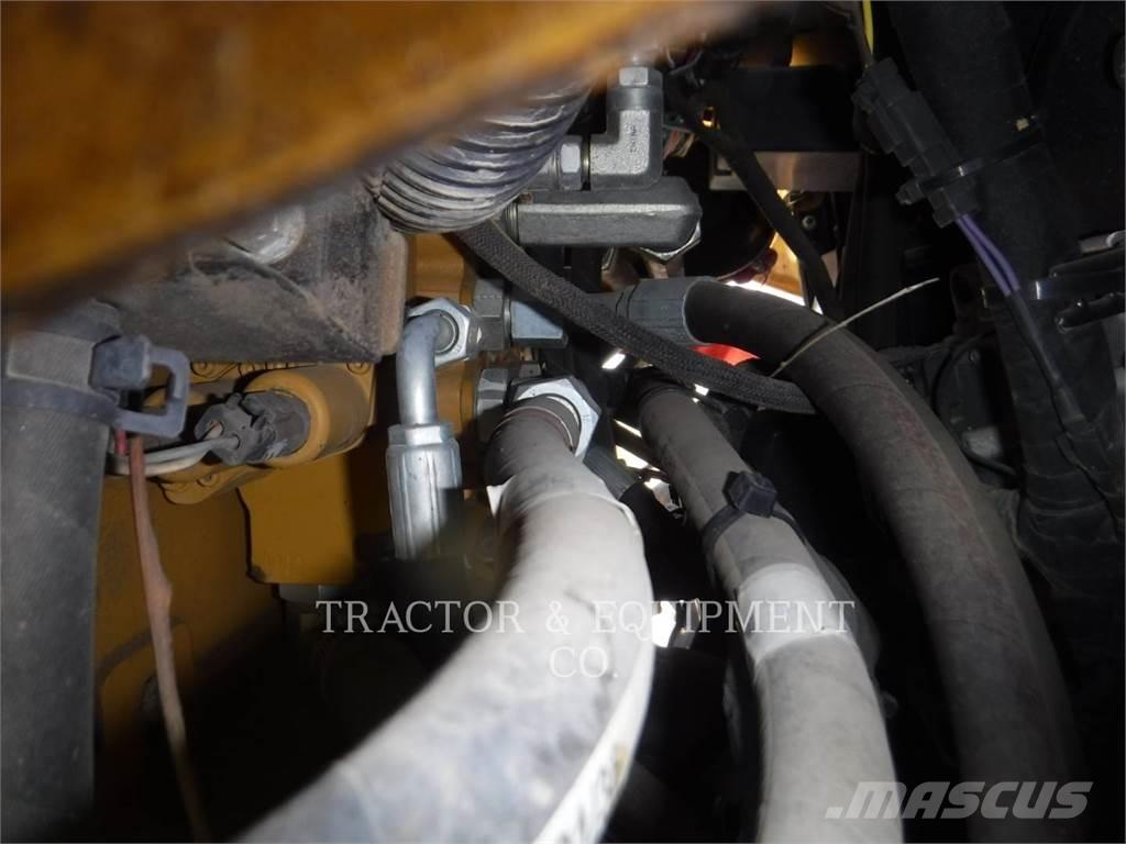 CAT 262D H2CB Krautuvai su šoniniu pasukimu