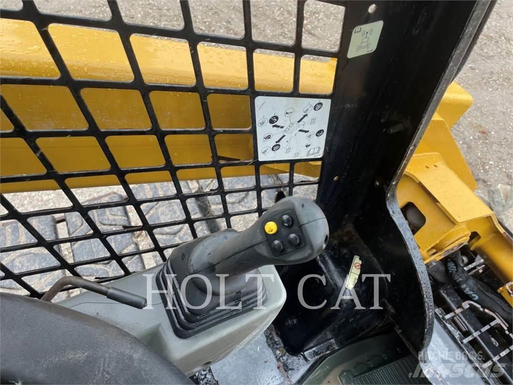 CAT 262D3 Krautuvai su šoniniu pasukimu