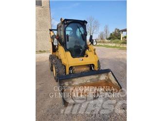CAT 262D3 Krautuvai su šoniniu pasukimu
