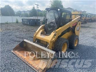 CAT 262D3 Krautuvai su šoniniu pasukimu