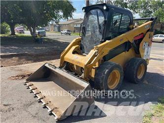 CAT 262D3 Krautuvai su šoniniu pasukimu
