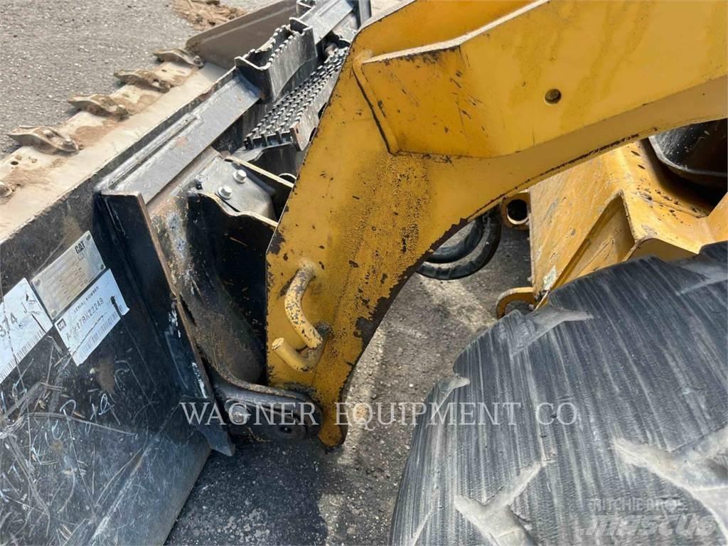 CAT 262D3 Krautuvai su šoniniu pasukimu