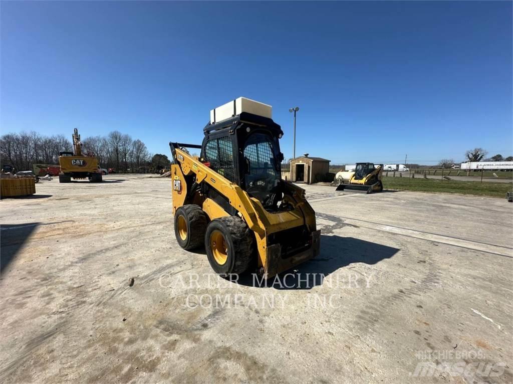CAT 262D3 Krautuvai su šoniniu pasukimu