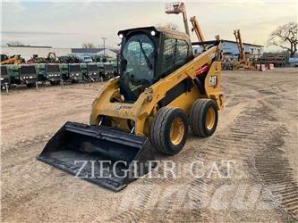 CAT 262D3 Krautuvai su šoniniu pasukimu