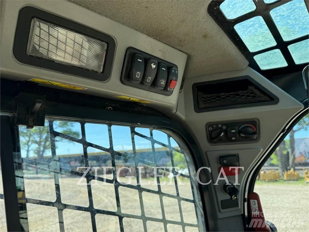 CAT 262D3 Krautuvai su šoniniu pasukimu