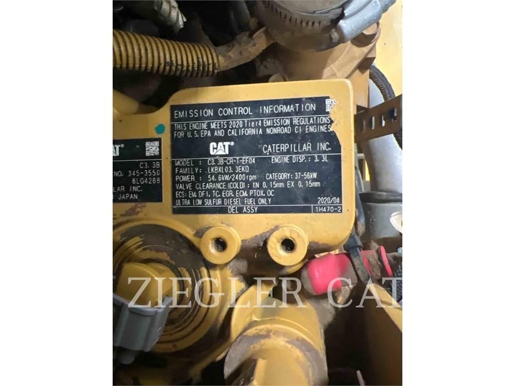 CAT 262D3 Krautuvai su šoniniu pasukimu