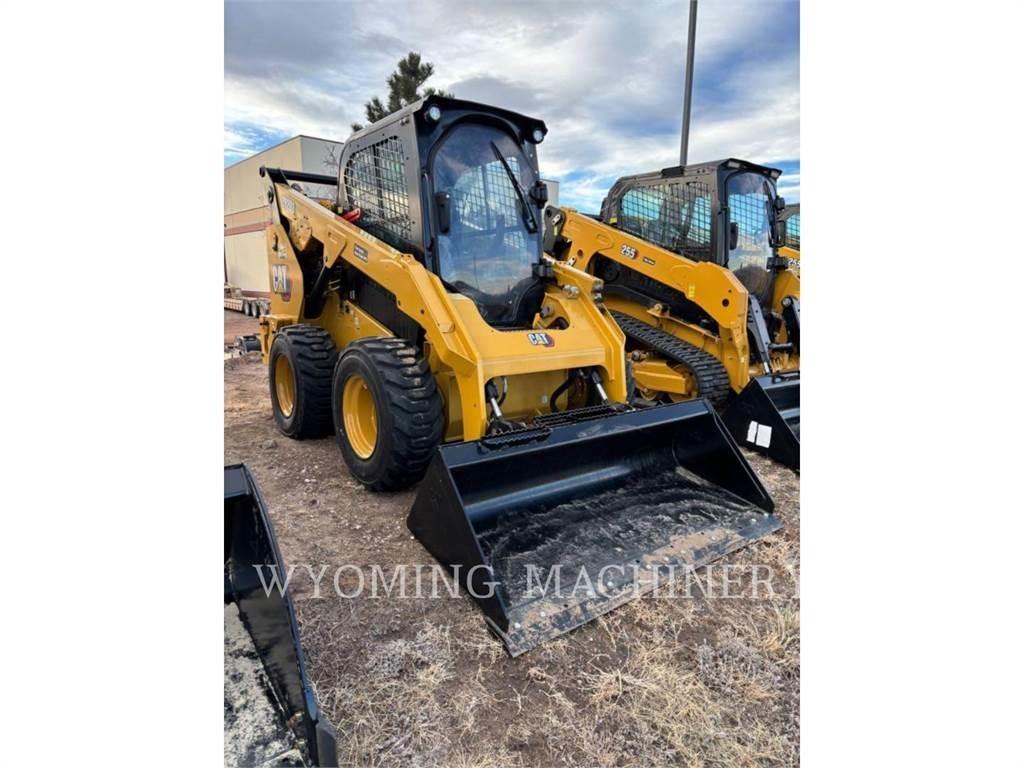 CAT 262D3 Krautuvai su šoniniu pasukimu