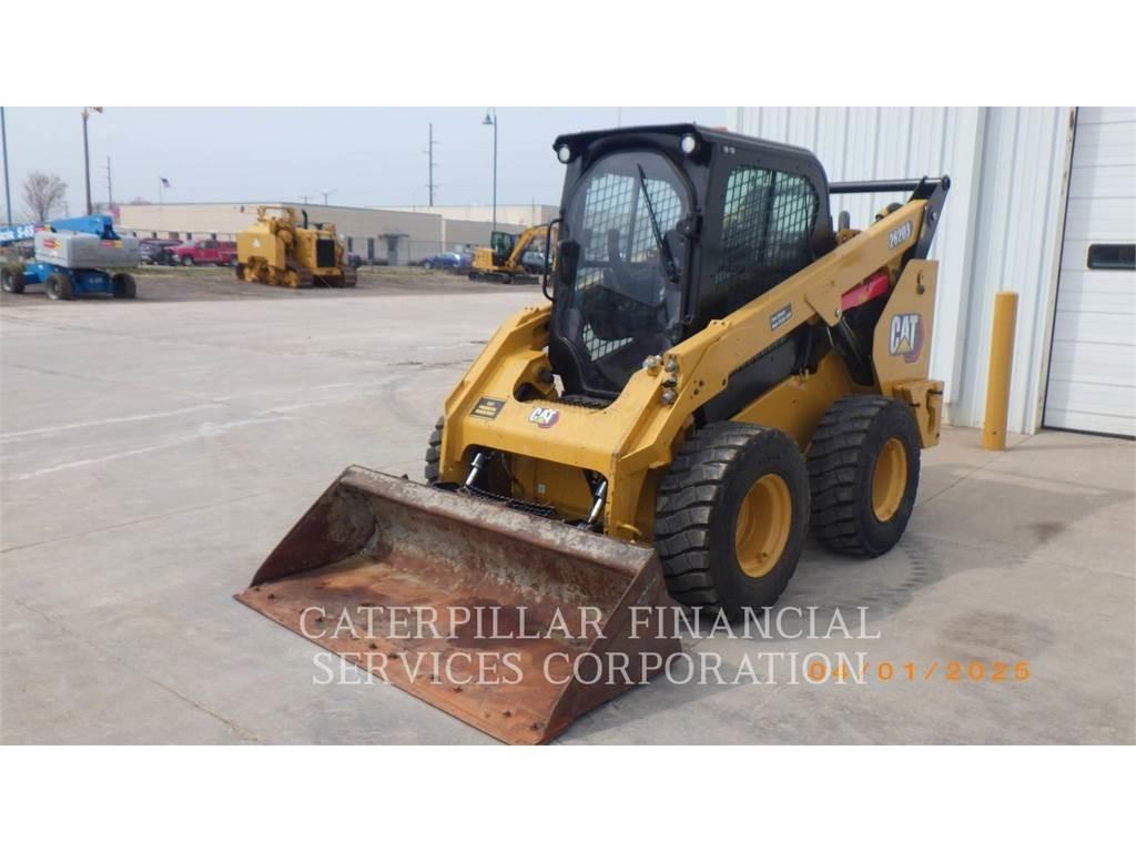 CAT 262D3 Krautuvai su šoniniu pasukimu