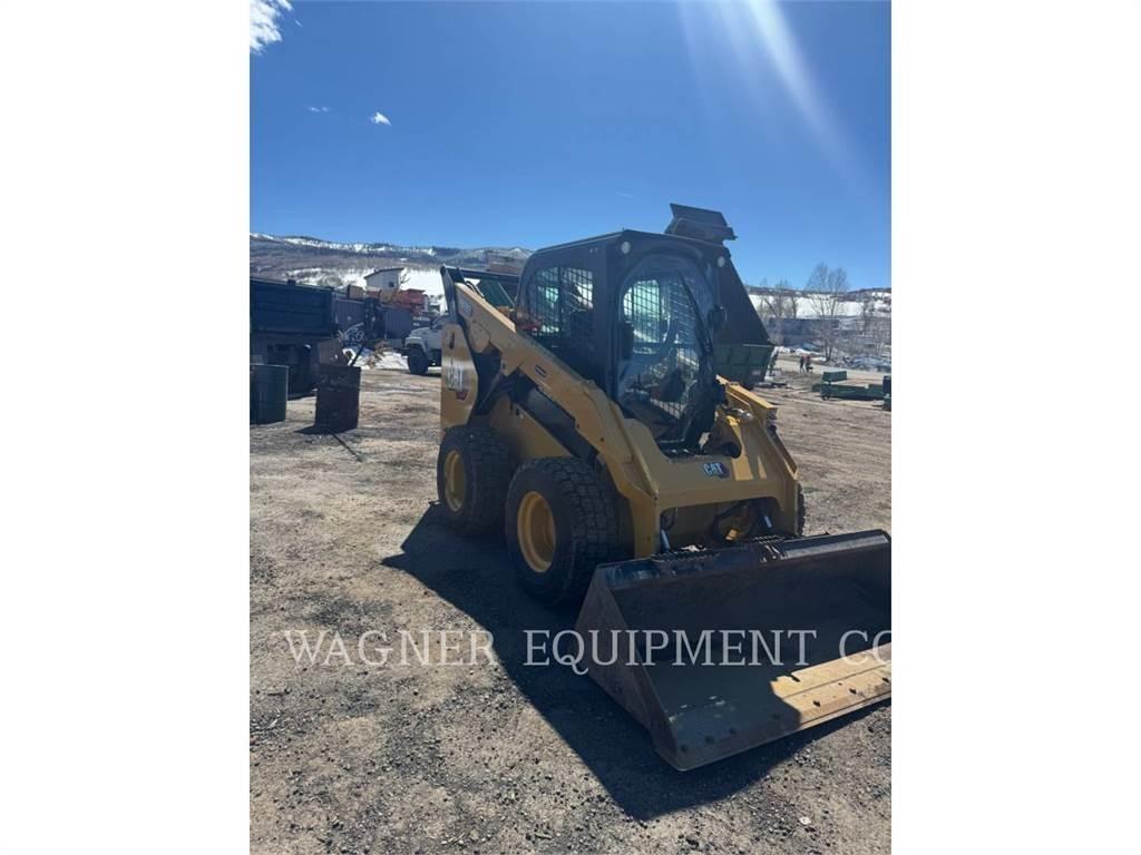 CAT 262D3 Krautuvai su šoniniu pasukimu