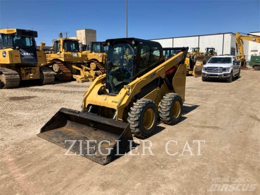CAT 262D3 Krautuvai su šoniniu pasukimu