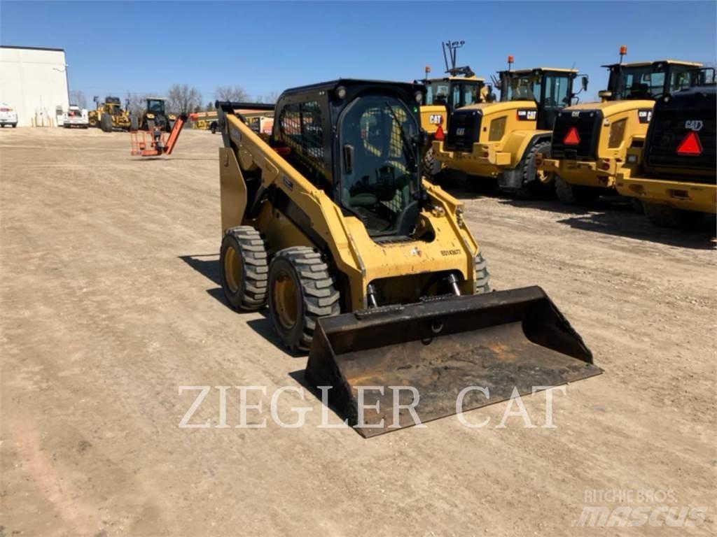 CAT 262D3 Krautuvai su šoniniu pasukimu