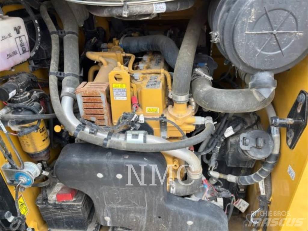CAT 262D3 Krautuvai su šoniniu pasukimu