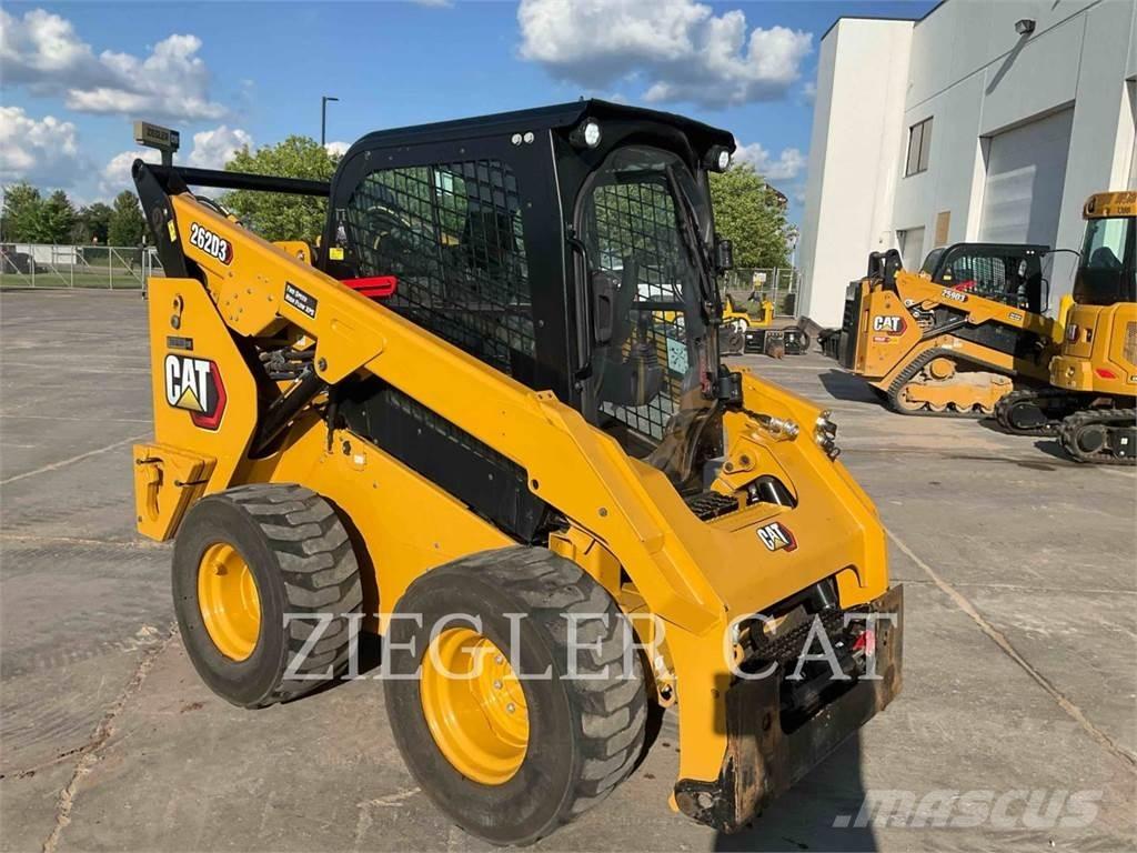 CAT 262D3 Krautuvai su šoniniu pasukimu